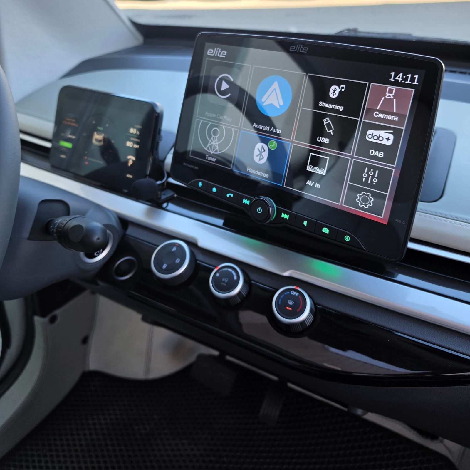 Eli ZERO media centre with Apple CarPlay and Android Auto